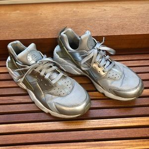 nike silver huaraches